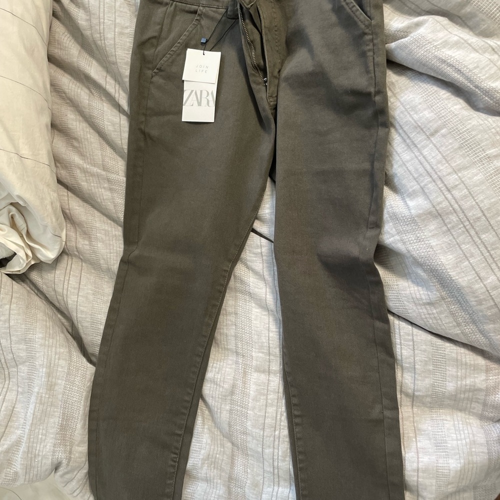 Zara Comfort Skinny light green pants. Brand new tags on!